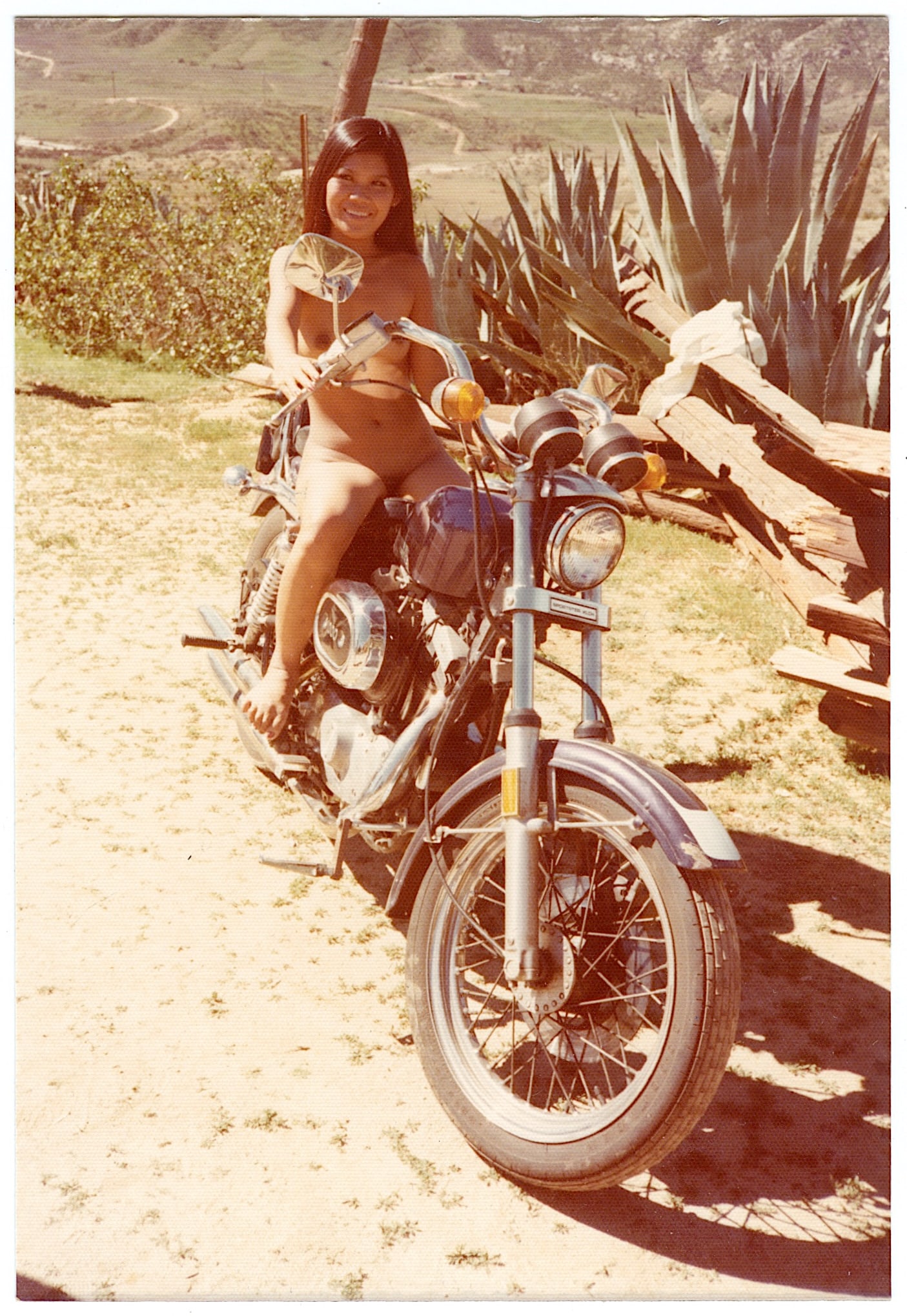 Vintage 1970s American Naturalism Nudism Female Model 4.5" x 3.5": This lot is coming from the estate of a collector in RI. We have included a quality scan to show it's actual condition. This lot is located in Boca Raton, Fl and its shipment will be made directly by