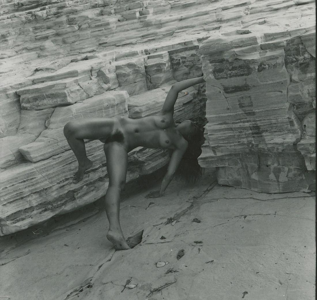 ANDRÉ DE DIENES Vintage Photo 1950s-1960s Nude Study: The provenance of this photo is from the estate/archives of notable photographer André de Dienes (Hungarian 1913 - 1986) in CA. André de Dienes is a well-known photographer, especially recognized fo