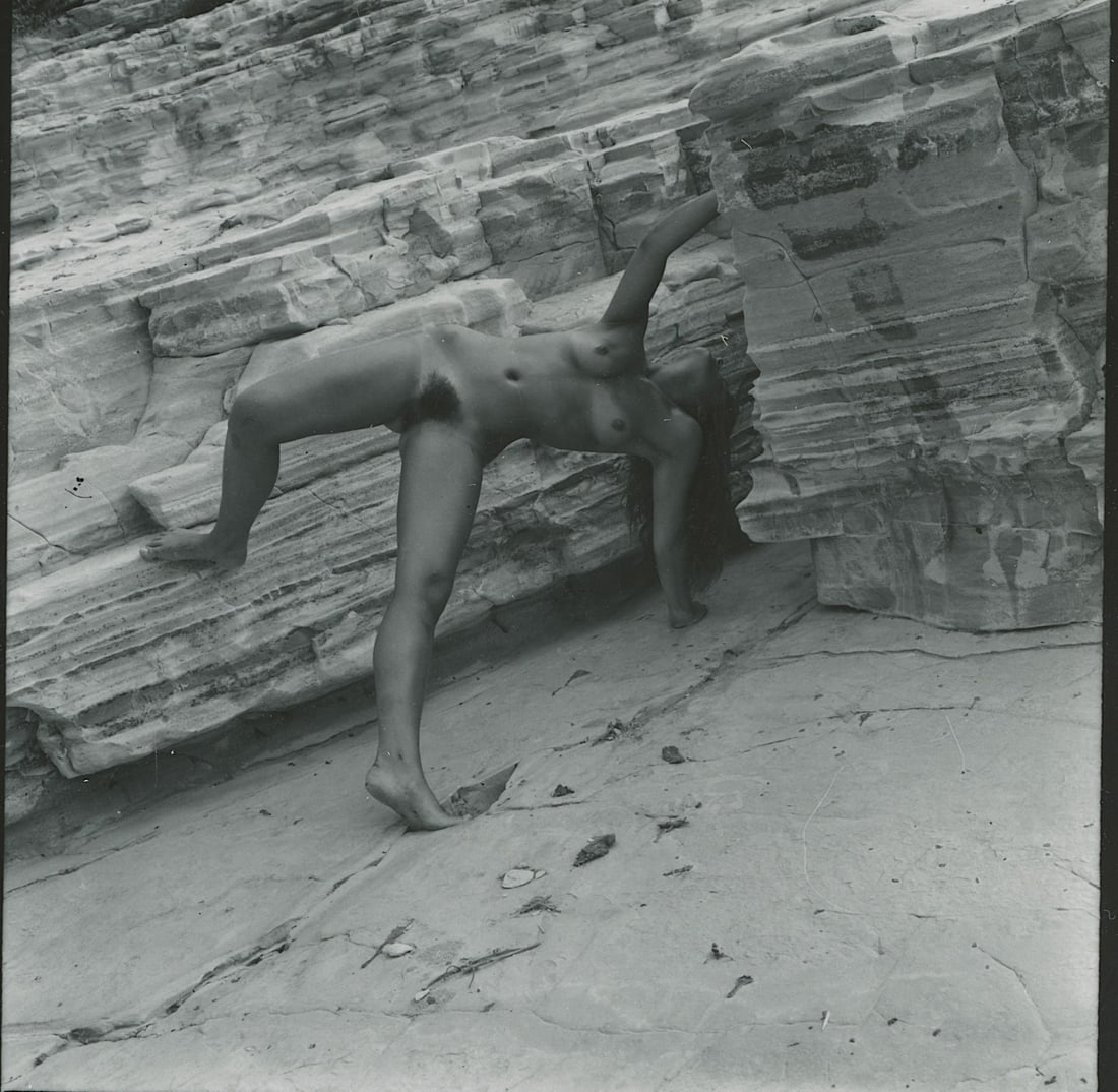 ANDRÉ DE DIENES Vintage Photo 1950s-1960s Nude Study: The provenance of this photo is from the estate/archives of notable photographer André de Dienes (Hungarian 1913 - 1986) in CA. André de Dienes is a well-known photographer, especially recognized fo