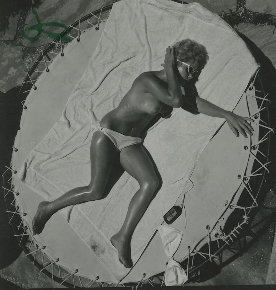 ANDRÉ DE DIENES Vintage Photo 1950s-1960s Nude Study: The provenance of this photo is from the estate/archives of notable photographer André de Dienes (Hungarian 1913 - 1986) in CA. André de Dienes is a well-known photographer, especially recognized fo