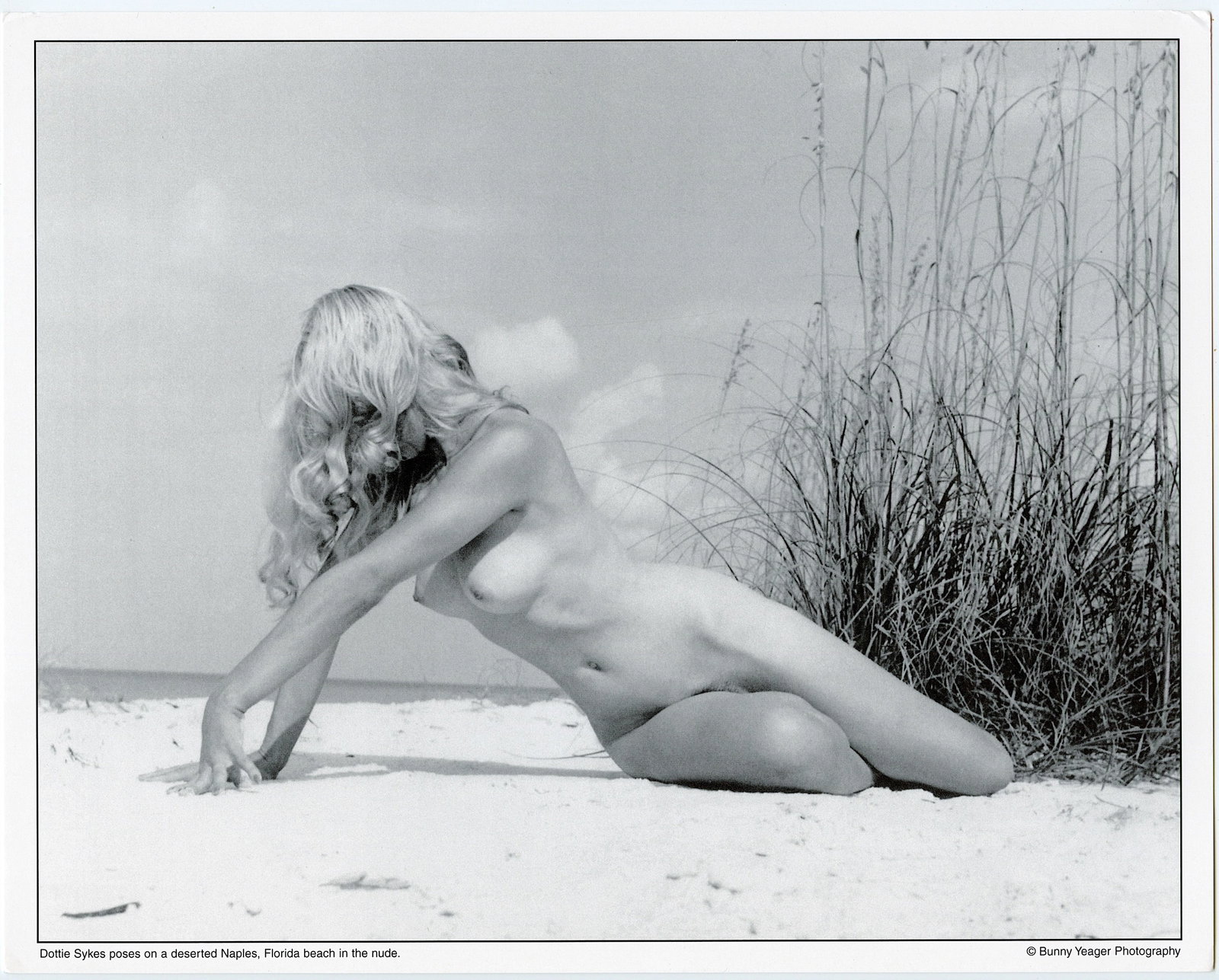 BUNNY YEAGER Vintage Pin Up Litho DOTTIE SYKES: This lot is coming from Bunny Yeager's estate/archives. Linnea Eleanor "Bunny" Yeager (March 13, 1929 - May 24, 2014) was an American photographer and pin-up model. She met Bettie Page in 1954, and to