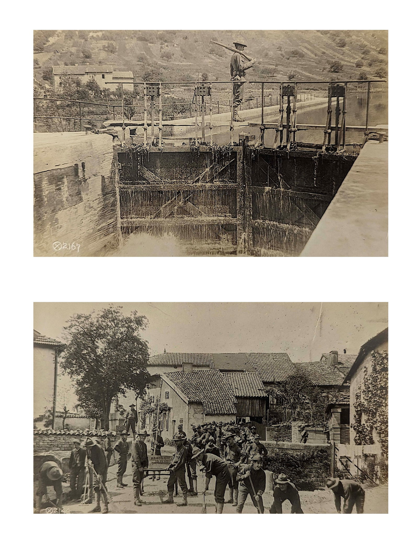 Vintage Pair Original Ca. 1910s Photos American Troops WWI: This lotincludes a scarce original pair of photographs and historical pair of original photographs of the allies troops during the WW1. Their provenance are from an antique album including original ic