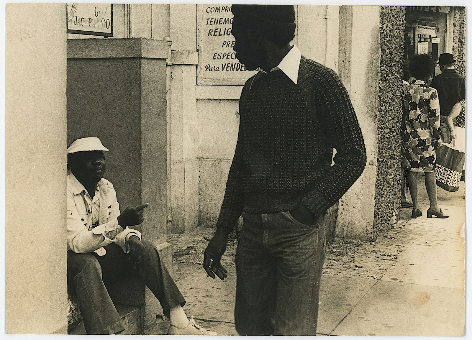 Vintage Photograph Street in Habana Cuba: The provenance of this item is the forgotten (for many years) inventories of Artelisted. The dimensions are Approx. 6" x 8.5". This lot is located in Boca Raton, Fl and its shipment will be made direc