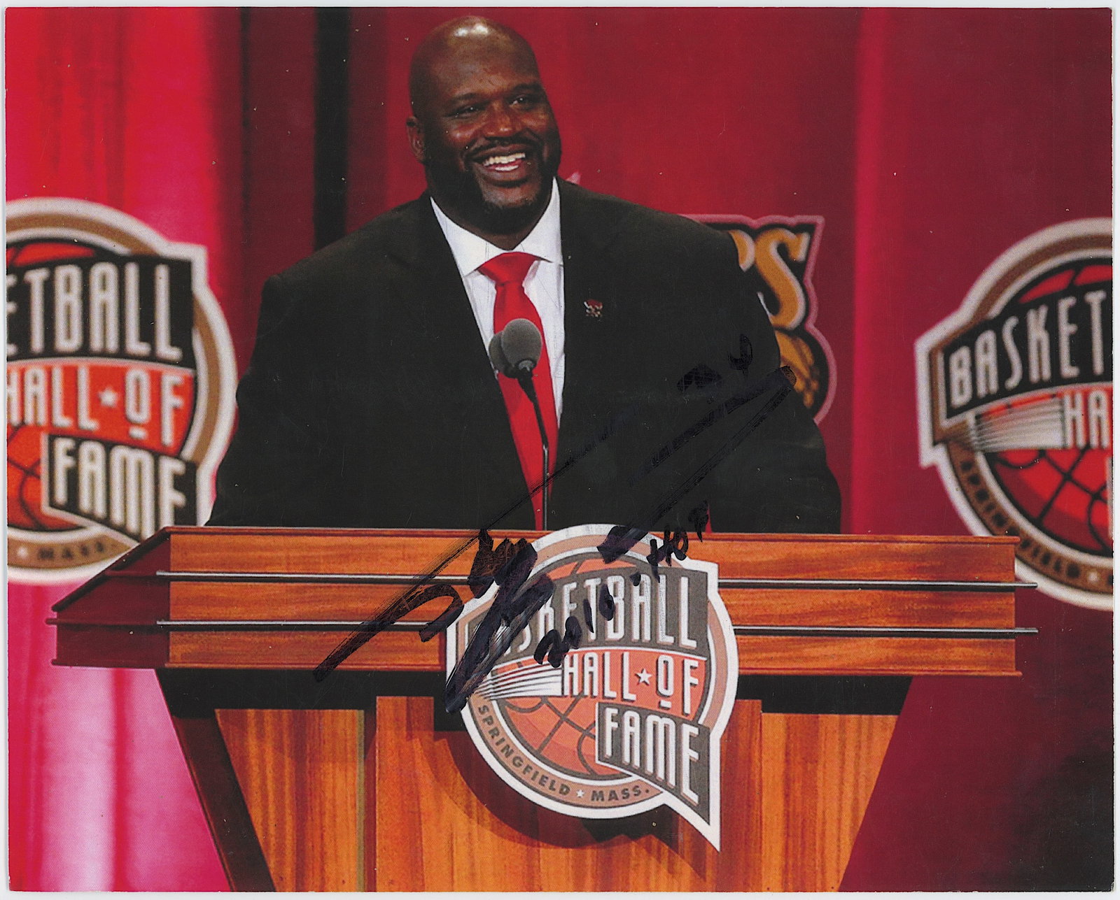 Vintage Signed Photo NBA Legend SHAQUILLE O'NEAL: The provenance of this item is the forgotten (for many years) inventories of Artelisted. The dimensions are Approx. 10" x 8". This lot is located in Boca Raton, Fl and its shipment will be made direct
