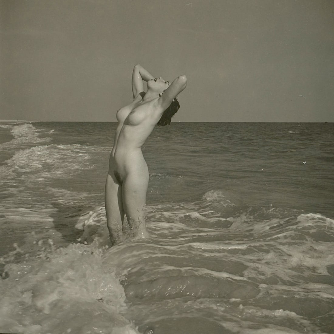 ANDRÉ DE DIENES Vintage Photo 1950s-1960s Nude Study: The provenance of this photo is from the estate/archives of notable photographer André de Dienes (Hungarian 1913 - 1986) in CA. André de Dienes is a well-known photographer, especially recognized fo