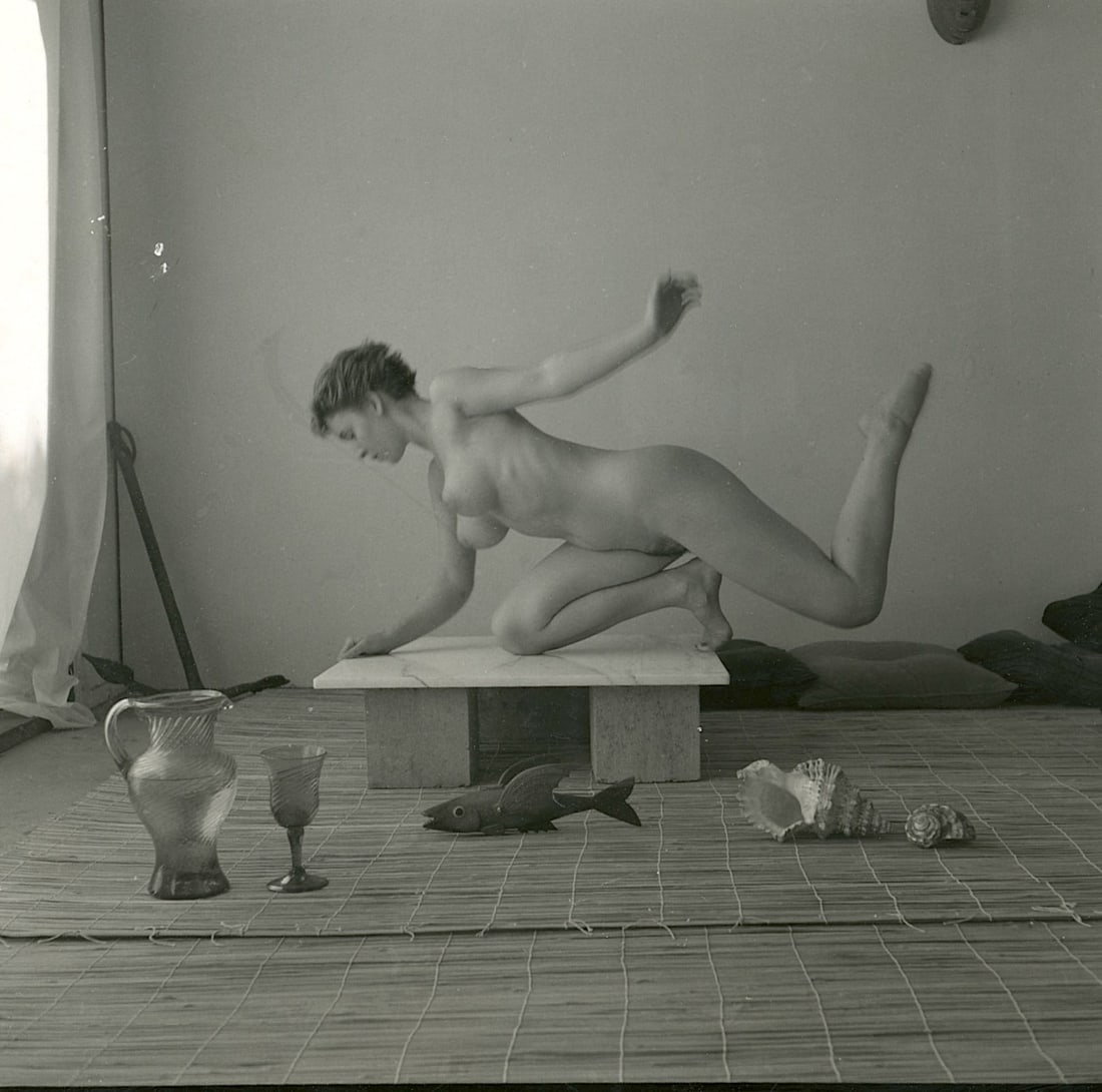 ANDRÉ DE DIENES Vintage Photo 1950s-1960s Nude Study: The provenance of this photo is from the estate/archives of notable photographer André de Dienes (Hungarian 1913 - 1986) in CA. André de Dienes is a well-known photographer, especially recognized fo