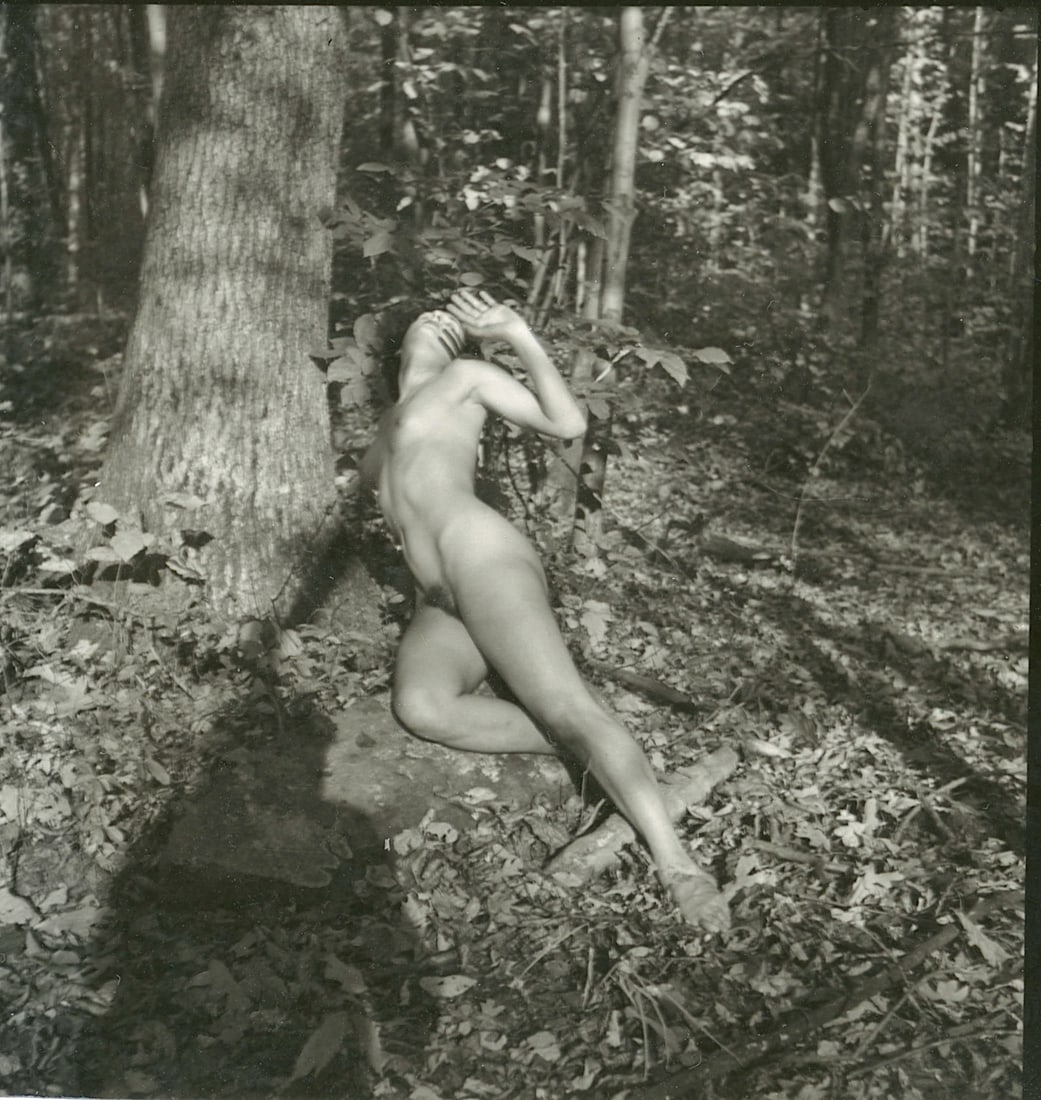 ANDRÉ DE DIENES Vintage Photo 1950s-1960s Nude Study: The provenance of this photo is from the estate/archives of notable photographer André de Dienes (Hungarian 1913 - 1986) in CA. André de Dienes is a well-known photographer, especially recognized fo