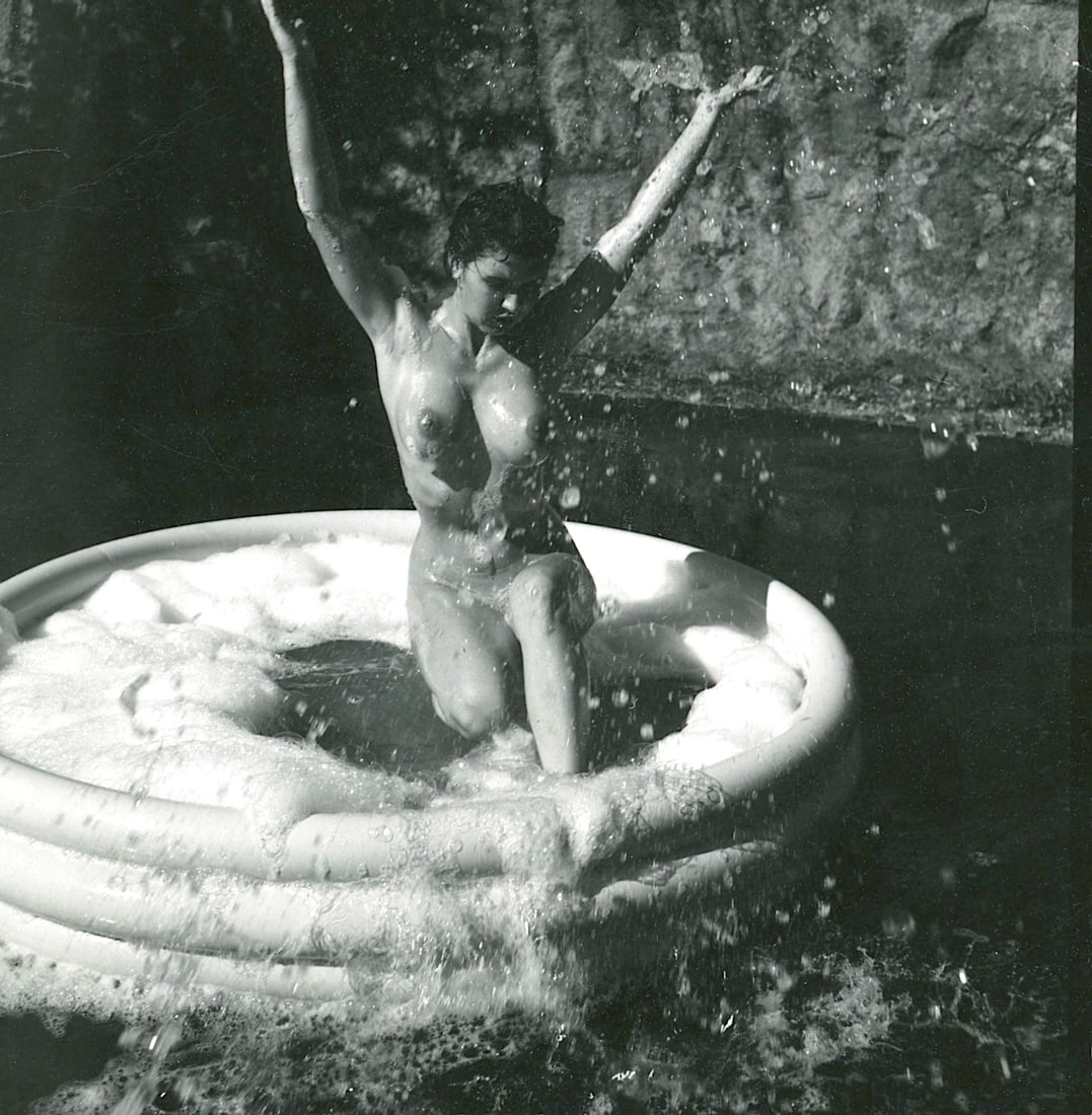 ANDRÉ DE DIENES Vintage Photo 1950s-1960s Nude Study: The provenance of this photo is from the estate/archives of notable photographer André de Dienes (Hungarian 1913 - 1986) in CA. André de Dienes is a well-known photographer, especially recognized fo