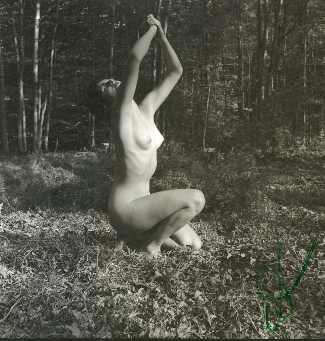 ANDRÉ DE DIENES Vintage Photo 1950s-1960s Nude Study: The provenance of this photo is from the estate/archives of notable photographer André de Dienes (Hungarian 1913 - 1986) in CA. André de Dienes is a well-known photographer, especially recognized fo