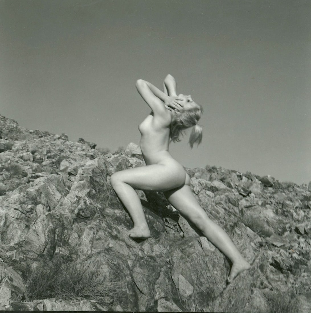 ANDRÉ DE DIENES Vintage Photo 1950s-1960s Nude Study: The provenance of this photo is from the estate/archives of notable photographer André de Dienes (Hungarian 1913 - 1986) in CA. André de Dienes is a well-known photographer, especially recognized fo