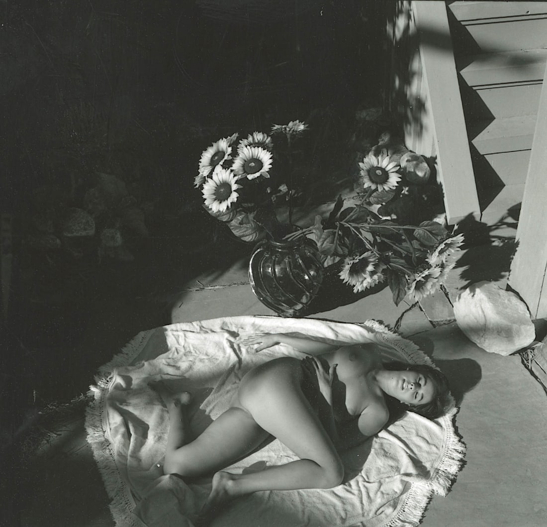 ANDRÉ DE DIENES Vintage Photo 1950s-1960s Nude Study: The provenance of this photo is from the estate/archives of notable photographer André de Dienes (Hungarian 1913 - 1986) in CA. André de Dienes is a well-known photographer, especially recognized fo