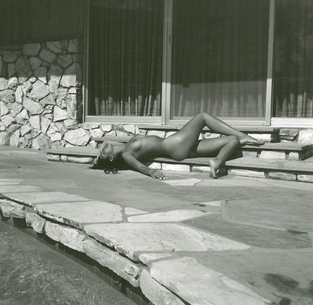 ANDRÉ DE DIENES Vintage Photo 1950s-1960s Nude Study: The provenance of this photo is from the estate/archives of notable photographer André de Dienes (Hungarian 1913 - 1986) in CA. André de Dienes is a well-known photographer, especially recognized fo