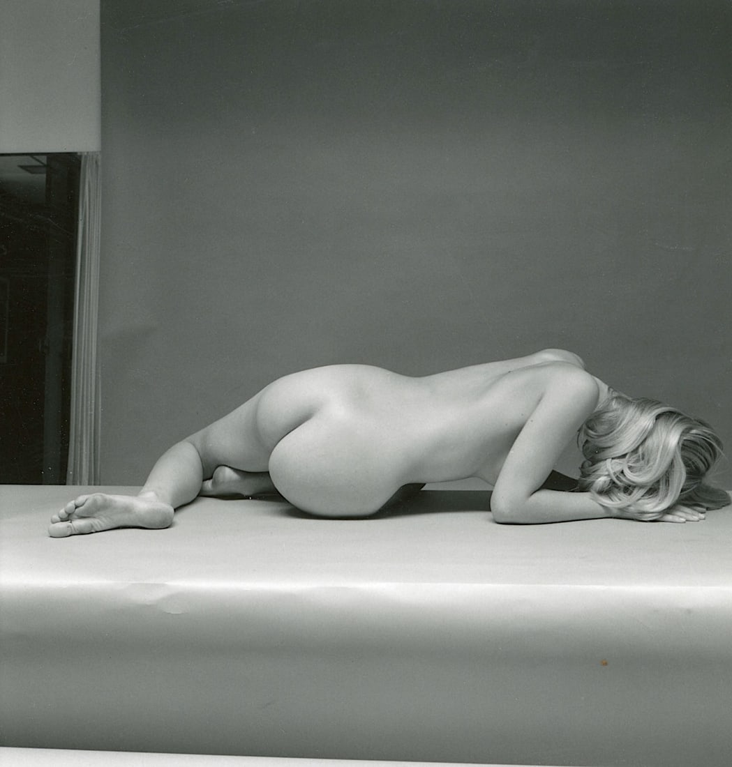 ANDRÉ DE DIENES Vintage Photo 1950s-1960s Nude Study: The provenance of this photo is from the estate/archives of notable photographer André de Dienes (Hungarian 1913 - 1986) in CA. André de Dienes is a well-known photographer, especially recognized fo