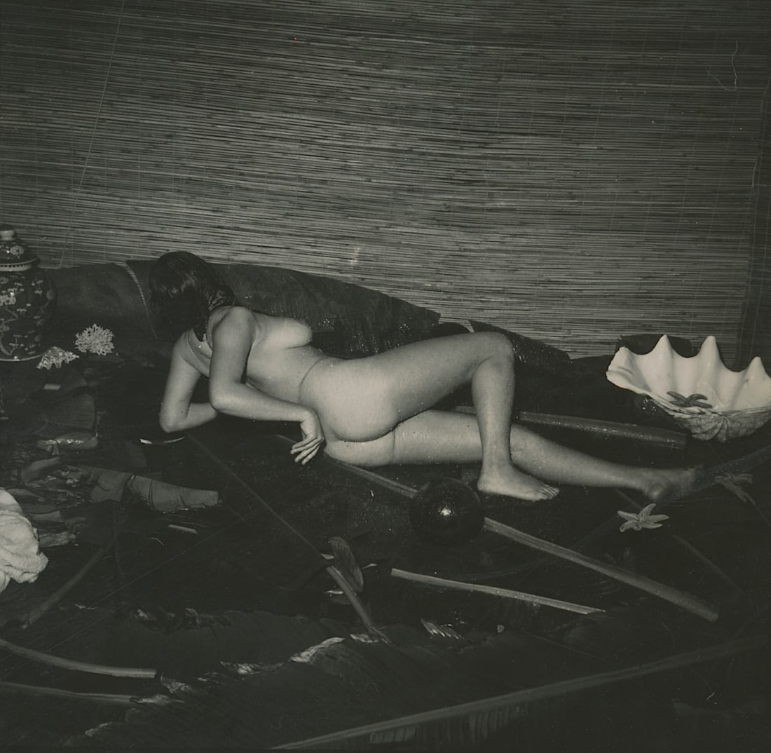 ANDRÉ DE DIENES Vintage Photo 1950s-1960s Nude Study: The provenance of this photo is from the estate/archives of notable photographer André de Dienes (Hungarian 1913 - 1986) in CA. André de Dienes is a well-known photographer, especially recognized fo