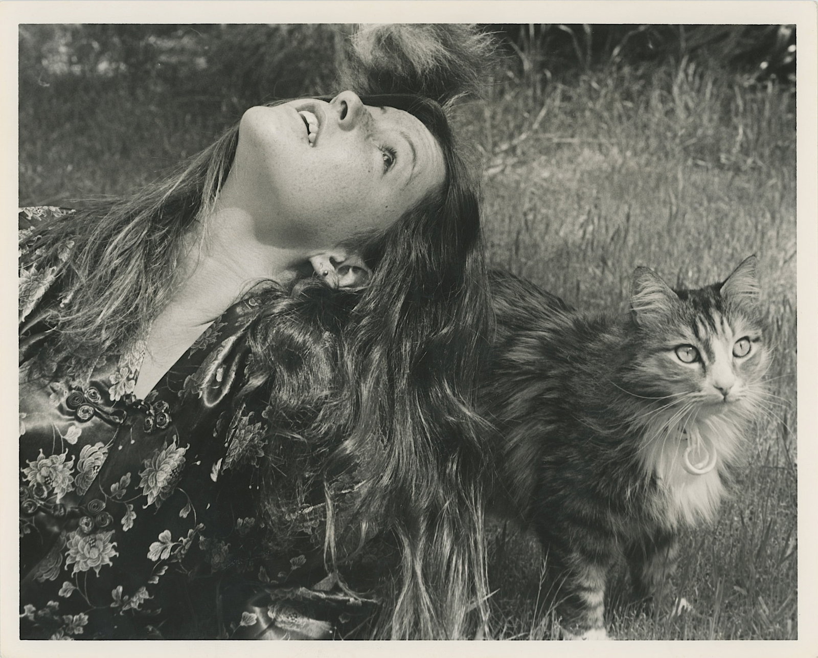 Vintage Photograph Pin Up Model 20th C.: This lot is consigned by a collector in RI. The dimensions are Approx. 10" x 8". We have attached quality images to show its actual condition. This lot is located in Boca Raton, Fl and its shipment wi