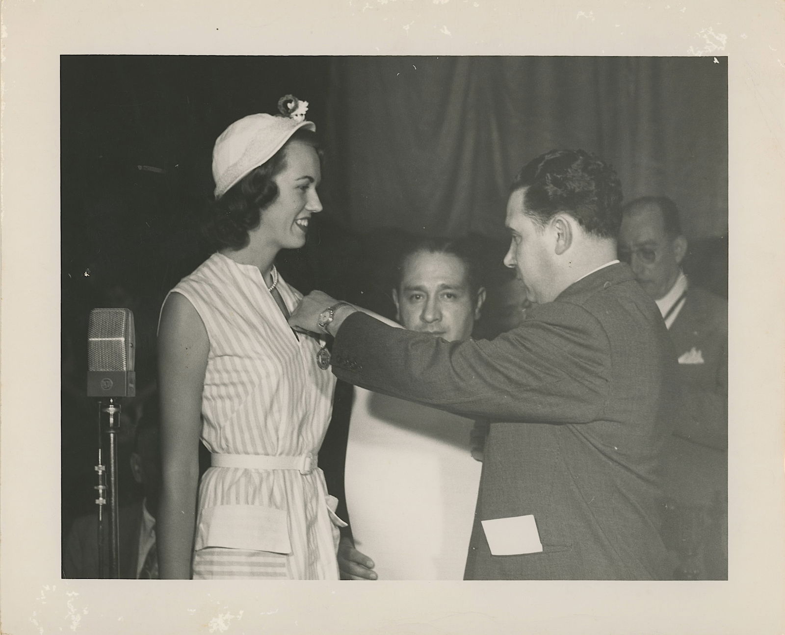 Vintage Photograph BUNNY YEAGER Pin Up Photographer20th C. (1 of 2)