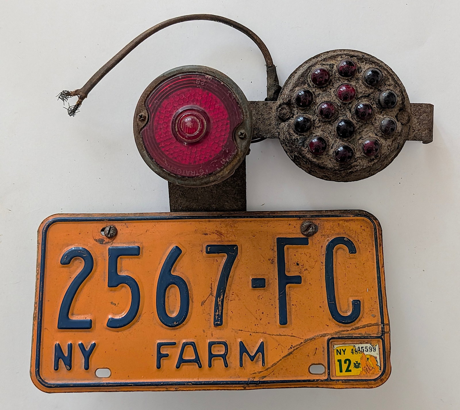 Vintage NY Farm License Plate Glass Marble Reflector (1 of 5)