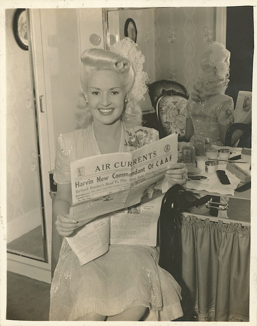 Vintage WW2 Era Photo Woman Stuling Holding AIR CURRENTS: Vintage WW2 Era Photo Woman Stuling Holding AIR CURRENTS. Collectible from the inventories of Artelisted. All the items purchased through Artelisted must be shipped. We no longer offer or accept local