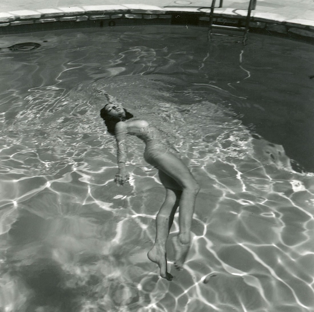 ANDRÉ DE DIENES Vintage Photo 1950s-1960s Nude Study: The provenance of this photo is from the archives of notable photographer André de Dienes. The dimensions are Approx. 2" x 2.25" (variances can occur). This black and white gelatin photo was printed