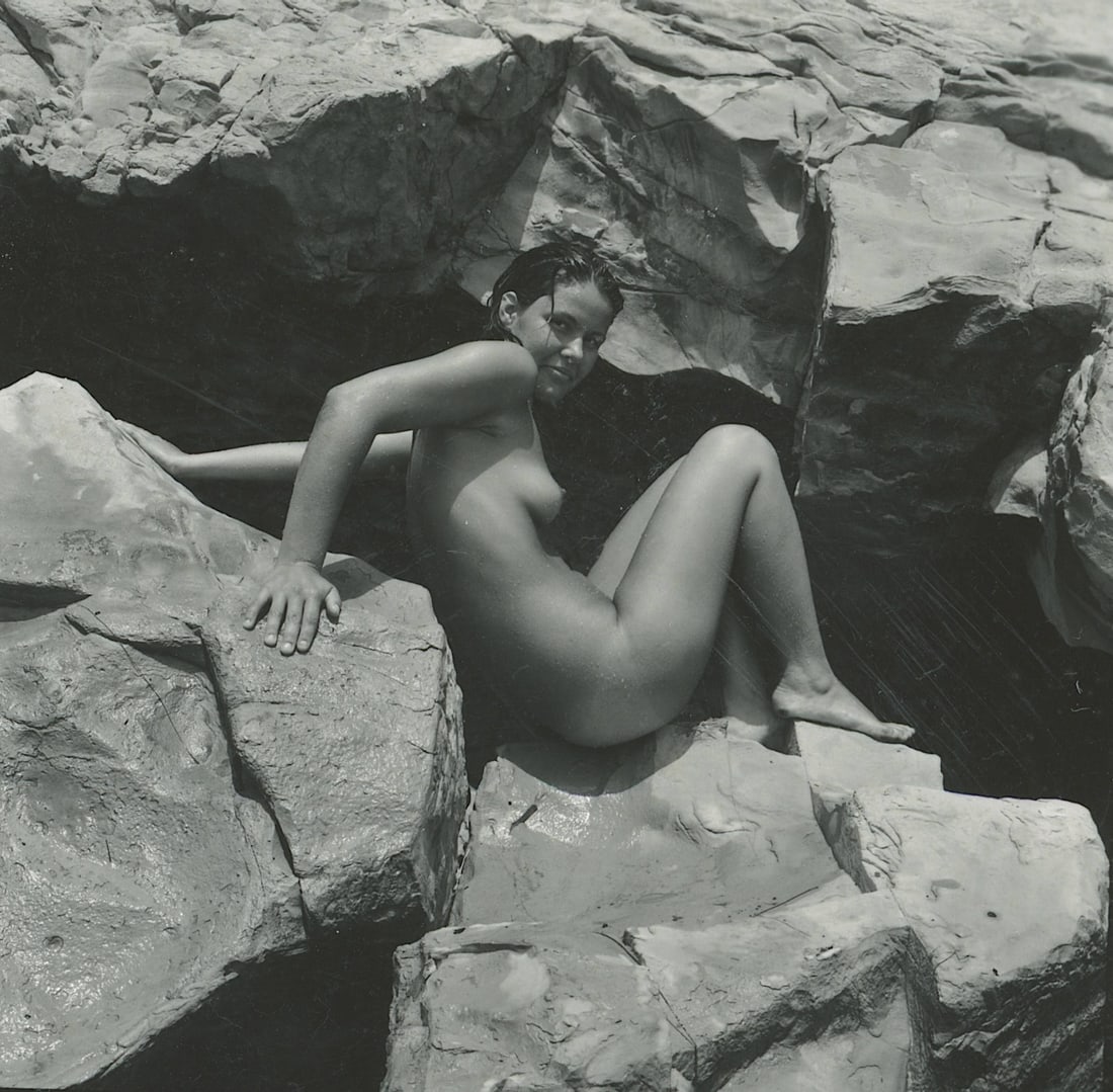 ANDRÉ DE DIENES Vintage Photo 1950s-1960s Nude Study: The provenance of this photo is from the archives of notable photographer André de Dienes. The dimensions are Approx. 2" x 2.25" (variances can occur). This black and white gelatin photo was printed