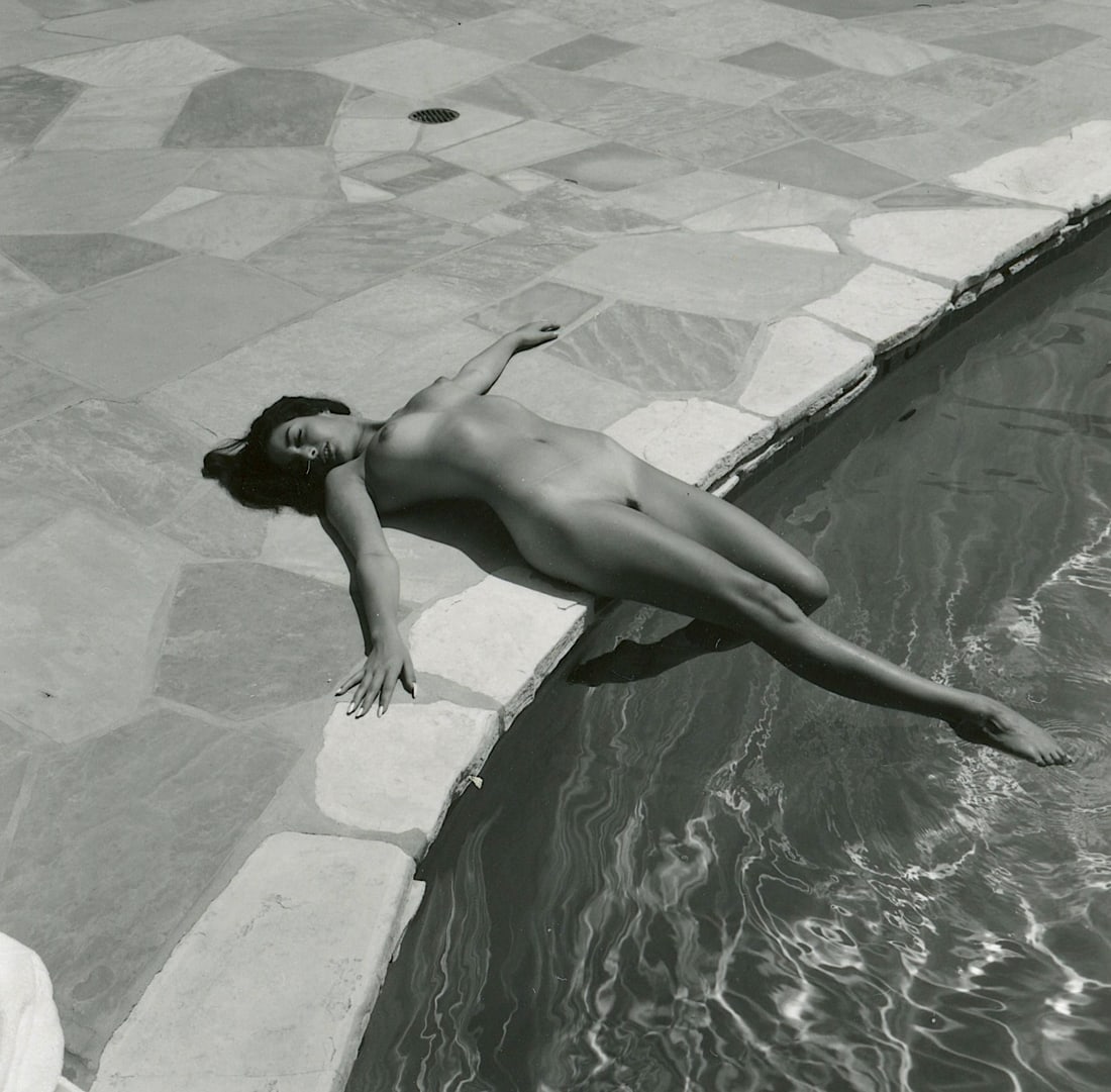 ANDRÉ DE DIENES Vintage Photo 1950s-1960s Nude Study: The provenance of this photo is from the archives of notable photographer André de Dienes. The dimensions are Approx. 2" x 2.25" (variances can occur). This black and white gelatin photo was printed