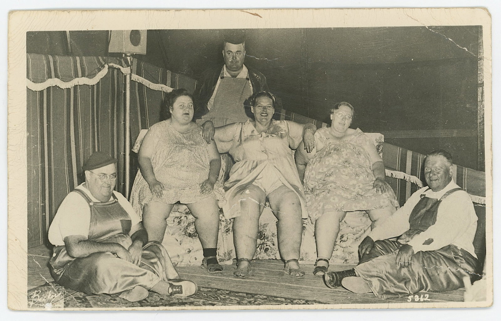 Vintage Rare Ephemera Collectors Opp. Circus: The provenance of this item is the forgotten (for many years) inventories of Artelisted. Most of these findings are vintage postcards and/or tradecards. The regular size of a postcard/tradecard is app