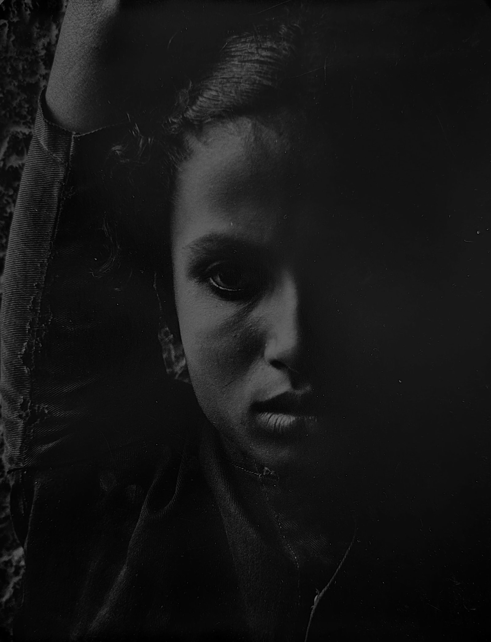 CLEMENS KALISCHER Original Photo Bangalore India: Clemens Kalischer (1921-2018) was an American photojournalist and art photographer. He was born in Germany and immigrated to the United States. His series of photographs of displaced persons arriving 