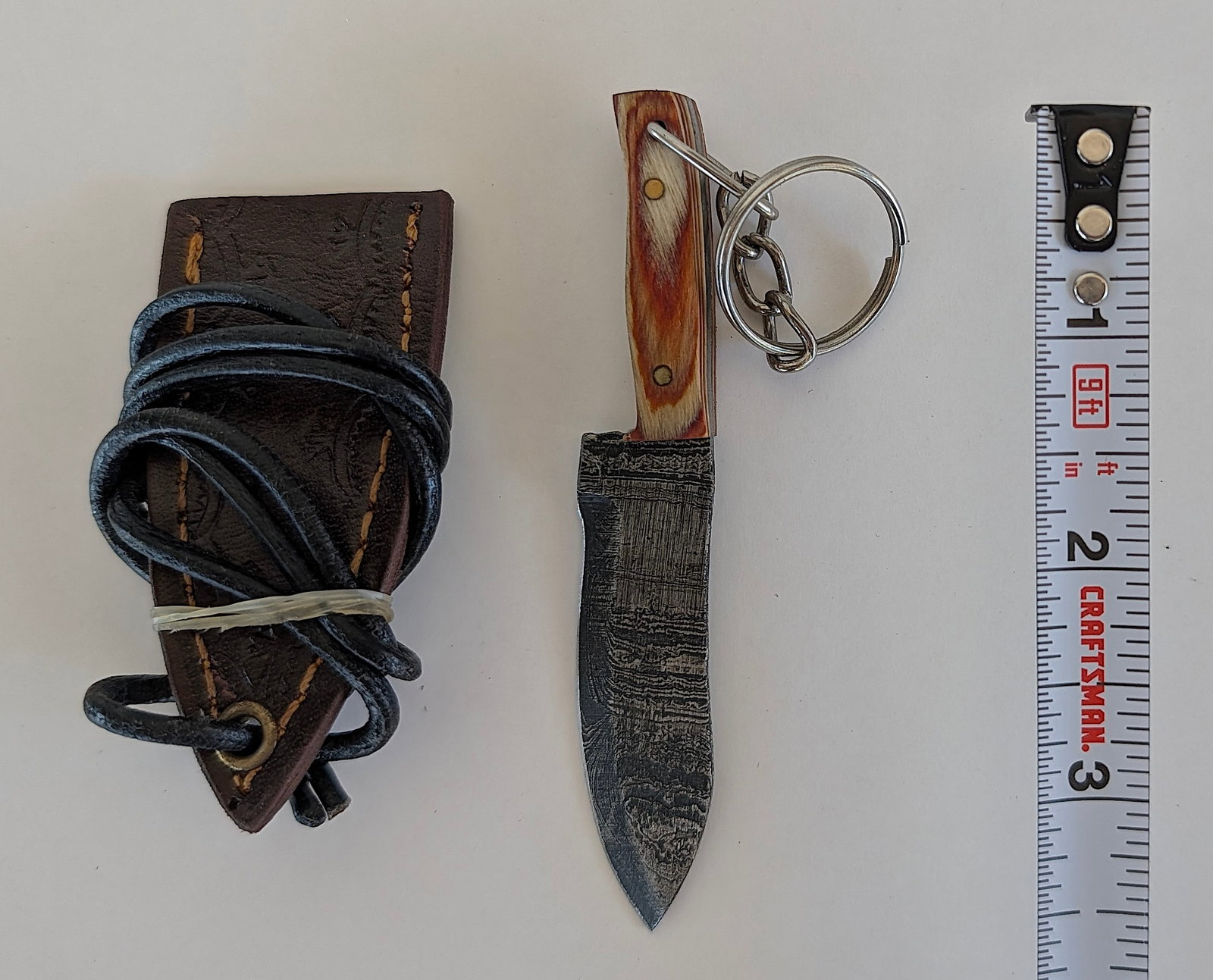 Handcrafted Heirloom Damaskus Steel Knife Blade: These aren't your average factory-made knives. Each handmade damascus knife is a unique work of art, forged with time-honored techniques and the skill of a dedicated craftsperson. The distinctive laye