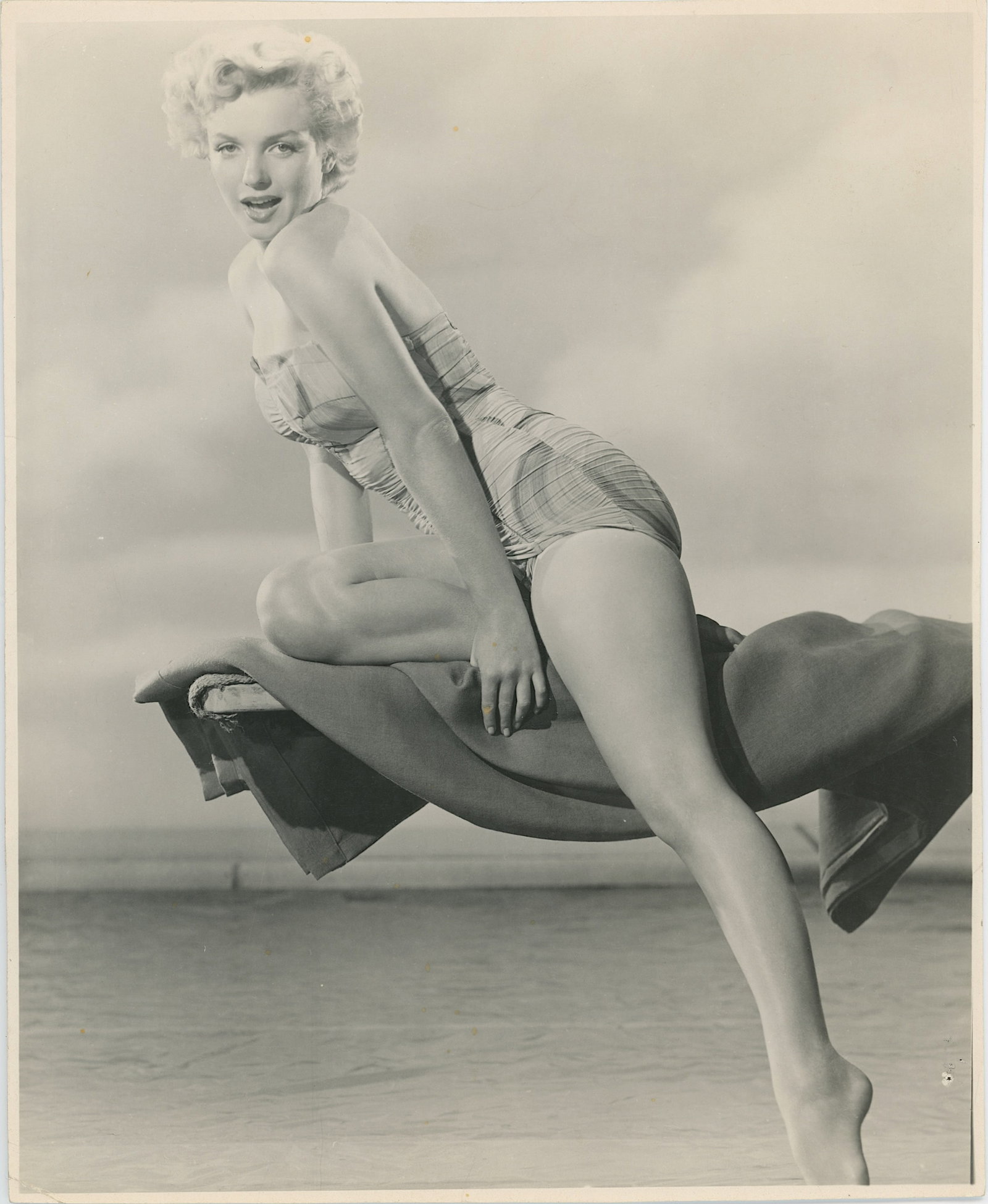 Vintage 1960s MARILYN MONROE Pin Up Swumsuit: The dimensions are Approx. 10" x 8". THIS IS A RESERVE AUCTION, and the final price will include a Buyer?s Premium. Please, view our full terms and conditions. ARTELISTED IS LICENSED IN THE US STATES 