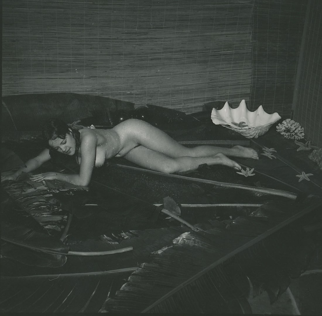 ANDR? DE DIENES Vintage Photo 1950s-1960s Nude Study: The provenance of this photo is from the archives of notable photographer Andr? de Dienes. The dimensions are Approx. 2" x 2.25" (variances can occur). This black and white gelatin photo was printed i