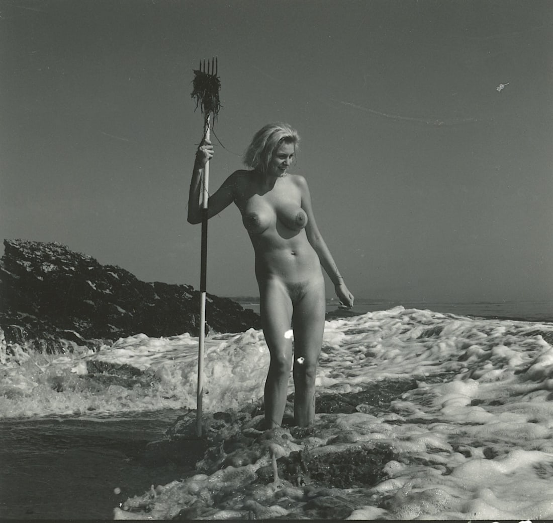 ANDR? DE DIENES Vintage Photo 1950s-1960s Nude Study: The provenance of this photo is from the archives of notable photographer Andr? de Dienes. The dimensions are Approx. 2" x 2.25" (variances can occur). This black and white gelatin photo was printed i