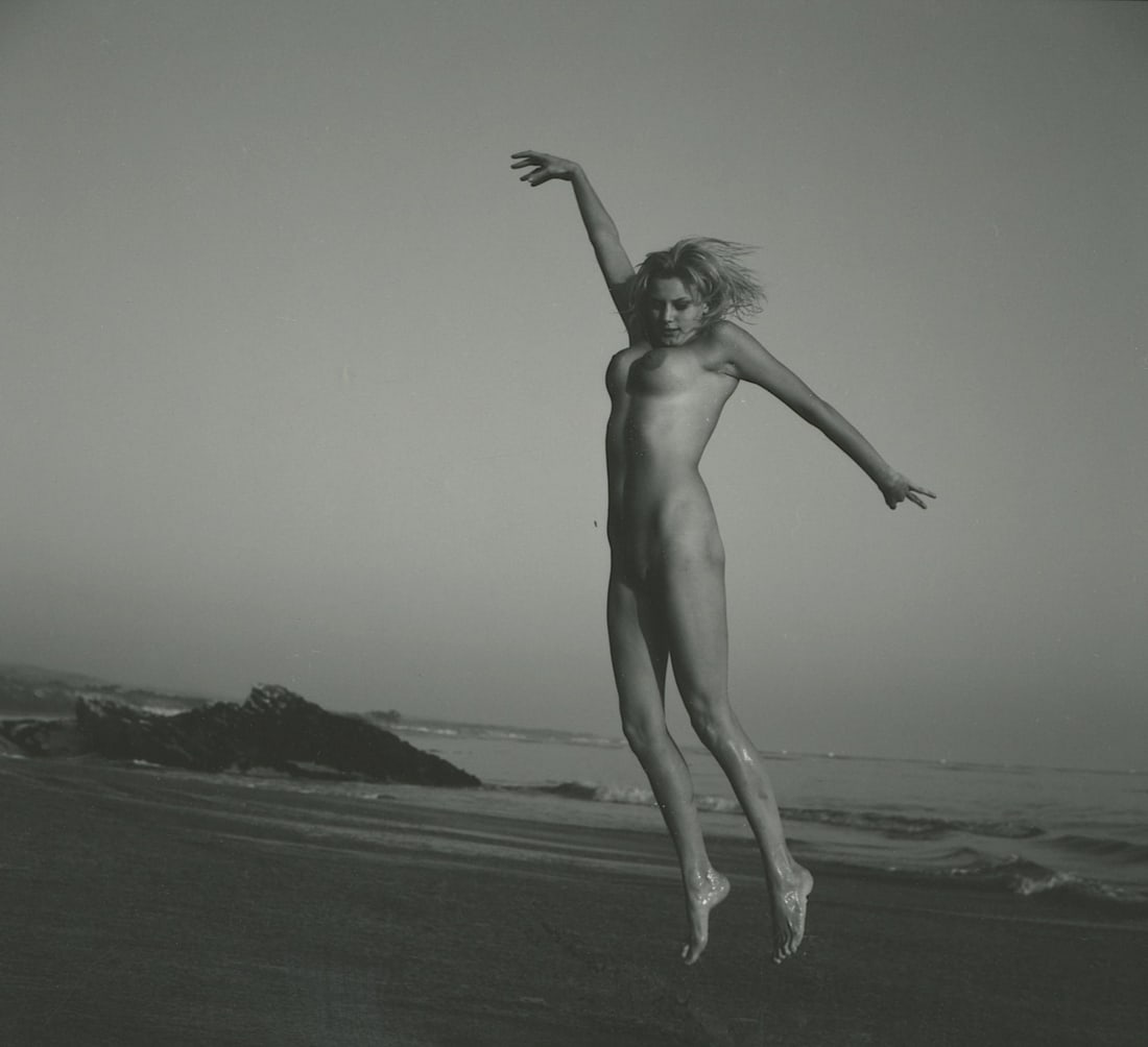ANDR? DE DIENES Vintage Photo 1950s-1960s Nude Study: The provenance of this photo is from the archives of notable photographer Andr? de Dienes. The dimensions are Approx. 2" x 2.25" (variances can occur). This black and white gelatin photo was printed i