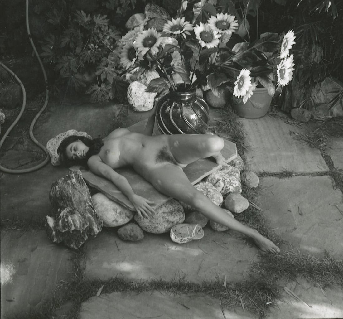 ANDR? DE DIENES Vintage Photo 1950s-1960s Nude Study: The provenance of this photo is from the archives of notable photographer Andr? de Dienes. The dimensions are Approx. 2" x 2.25" (variances can occur). This black and white gelatin photo was printed i
