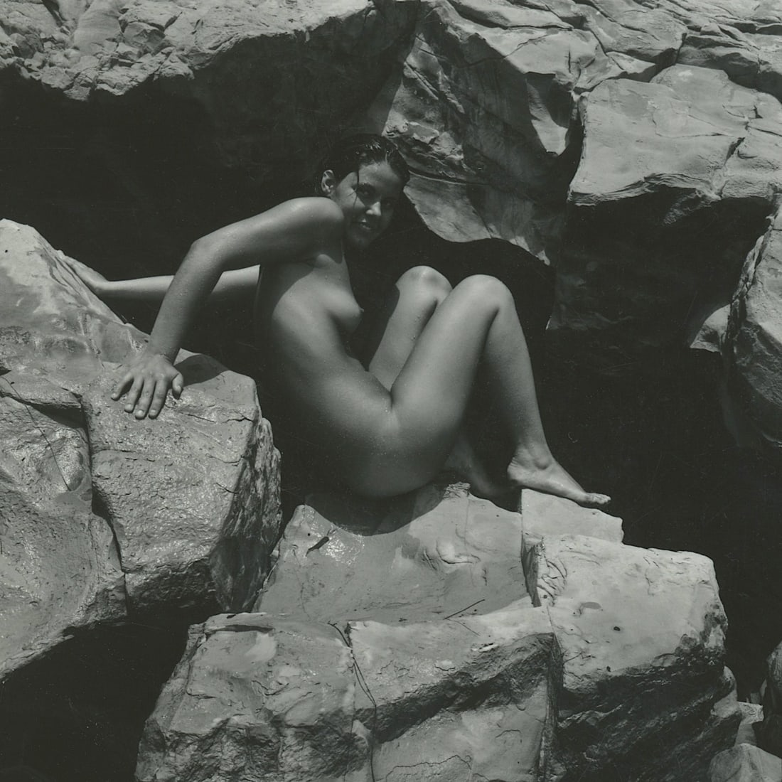 ANDR? DE DIENES Vintage Photo 1950s-1960s Nude Study: The provenance of this photo is from the archives of notable photographer Andr? de Dienes. The dimensions are Approx. 2" x 2.25" (variances can occur). This black and white gelatin photo was printed i