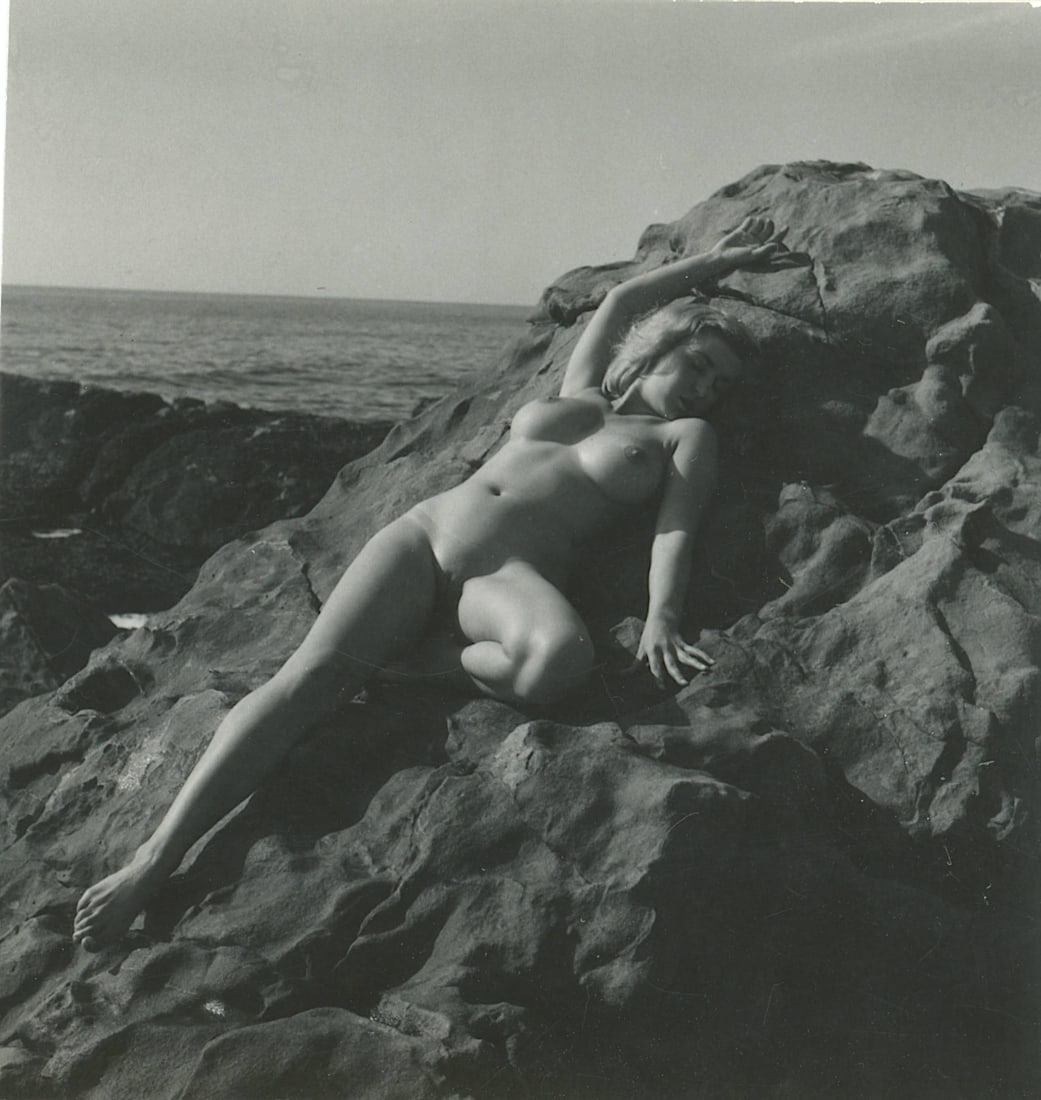ANDR? DE DIENES Vintage Photo 1950s-1960s Nude Study: The provenance of this photo is from the archives of notable photographer Andr? de Dienes. The dimensions are Approx. 2" x 2.25" (variances can occur). This black and white gelatin photo was printed i
