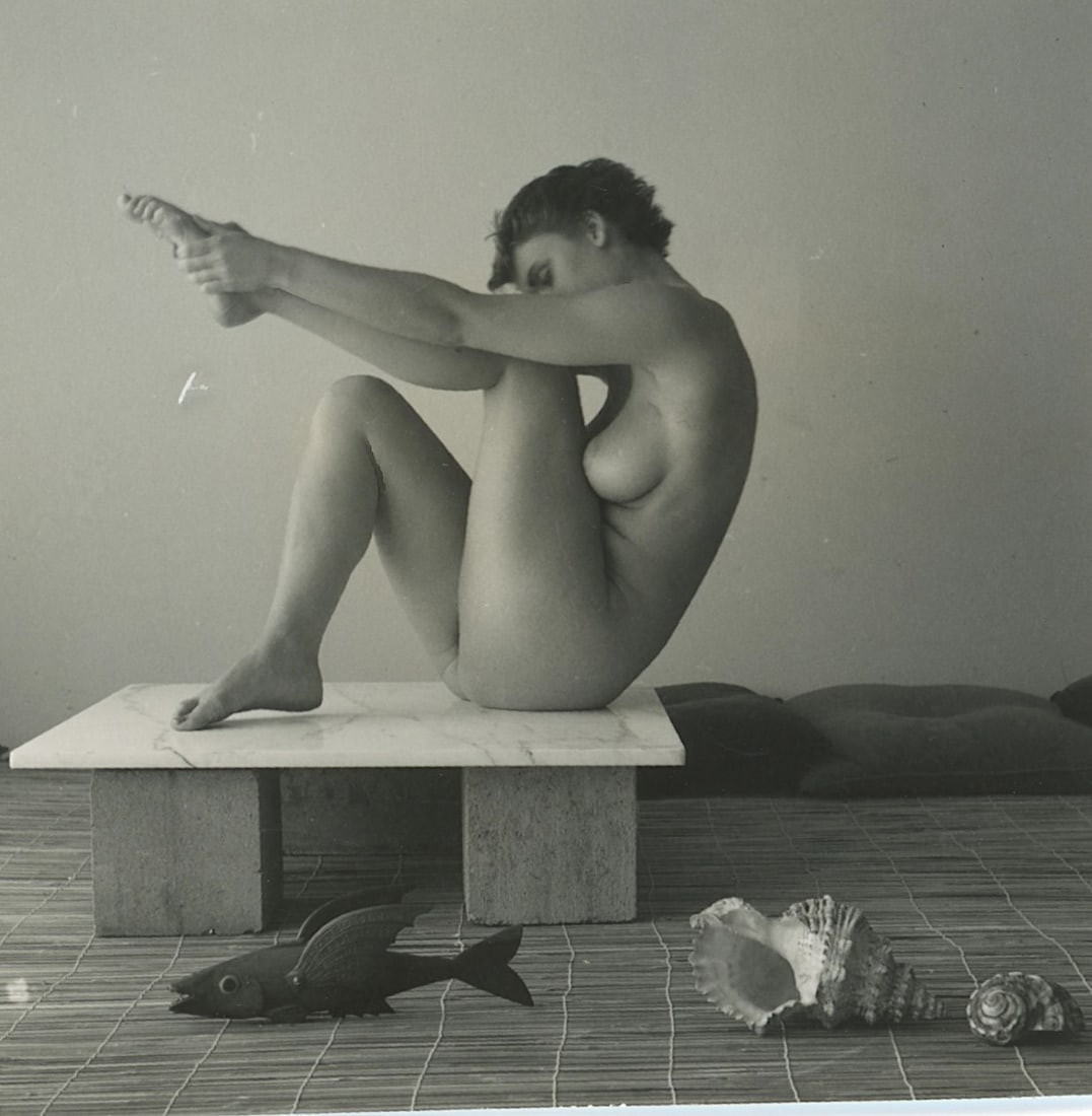 ANDR? DE DIENES Vintage Photo 1950s-1960s Nude Study: The provenance of this photo is from the archives of notable photographer Andr? de Dienes. The dimensions are Approx. 2" x 2.25" (variances can occur). This black and white gelatin photo was printed i