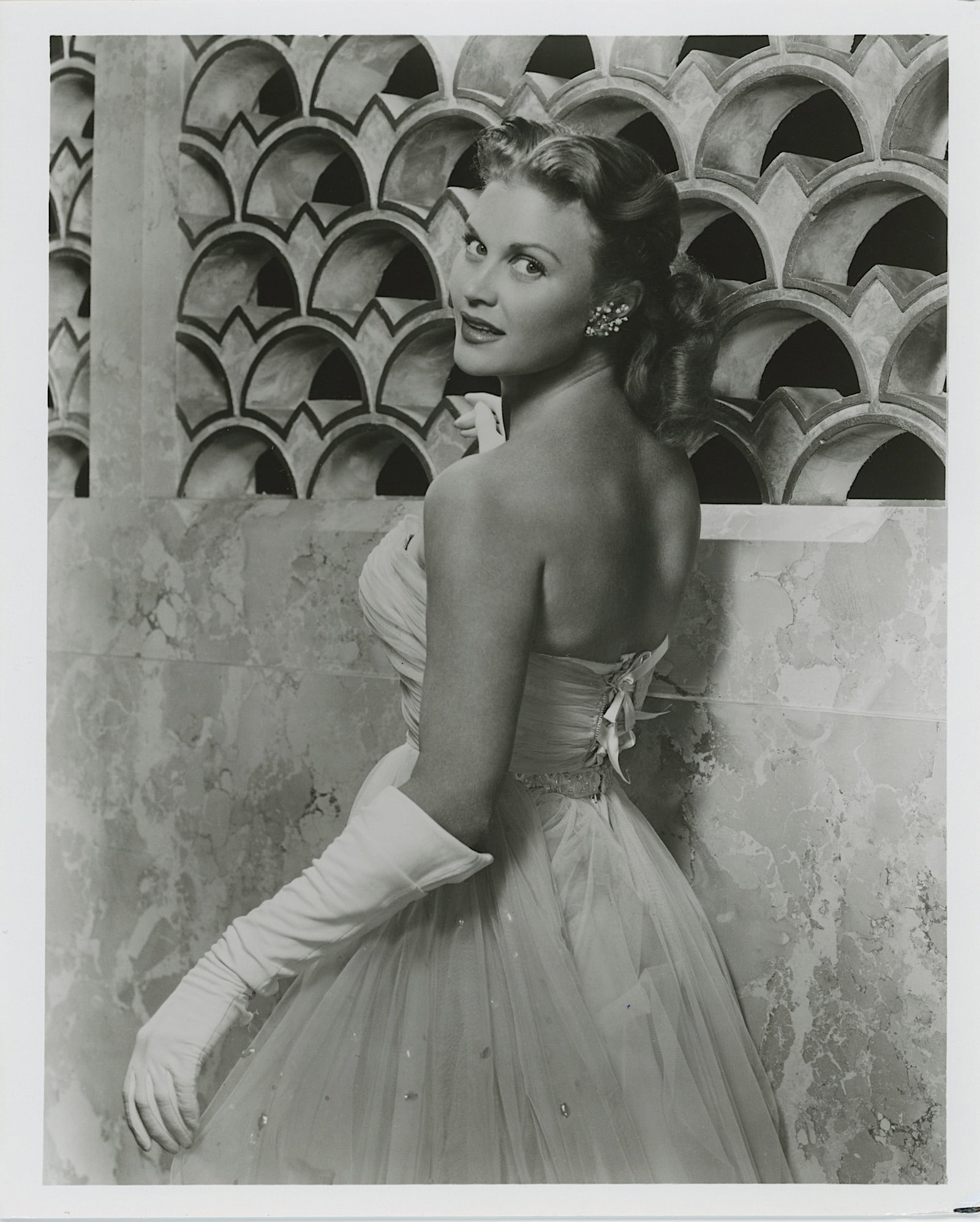 Vintage Photo Actress MARTHA HYER: The provenance of this lot is from a collector in RI. The dimensions are Approx. 10" x 8". THIS IS A RESERVE AUCTION, and the final price will include a Buyer?s Premium. Please, view our full terms an