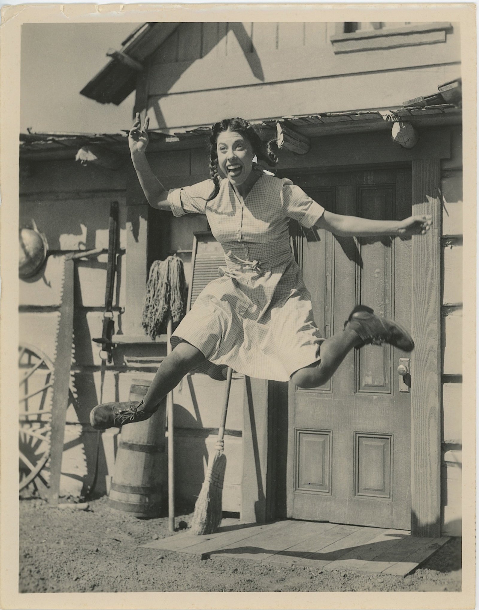 Vintage Photo of MAYNELL ALLEN Yoweee!: The provenance of this lot is from a collector in RI. The dimensions are Approx. 10" x 8". THIS IS A RESERVE AUCTION, and the final price will include a Buyer?s Premium. Please, view our full terms an