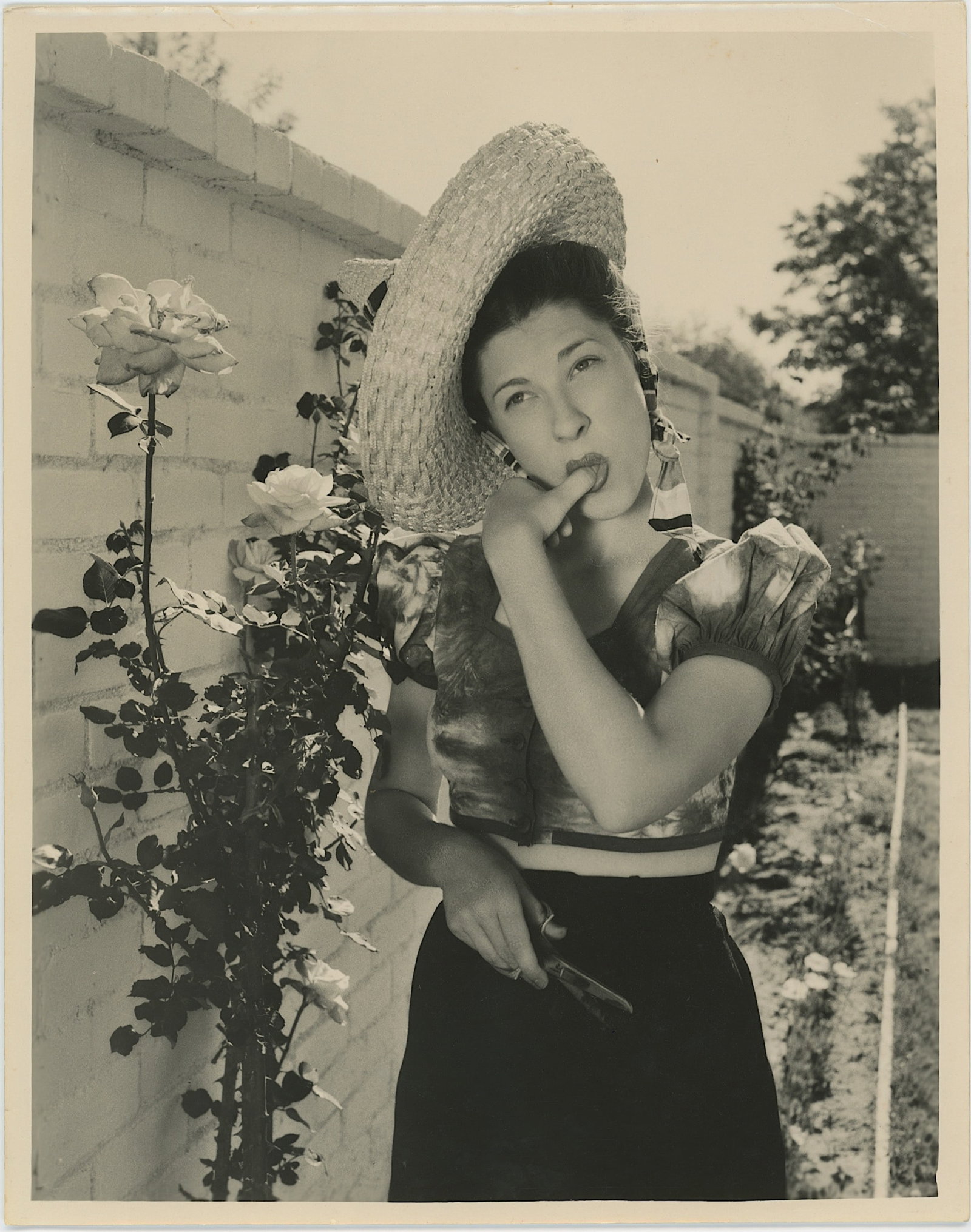 Vintage Photo Actress and Comedienne JUDY CANOVA: The provenance of this lot is from a collector in RI. The dimensions are Approx. 10" x 8". THIS IS A RESERVE AUCTION, and the final price will include a Buyer?s Premium. Please, view our full terms an