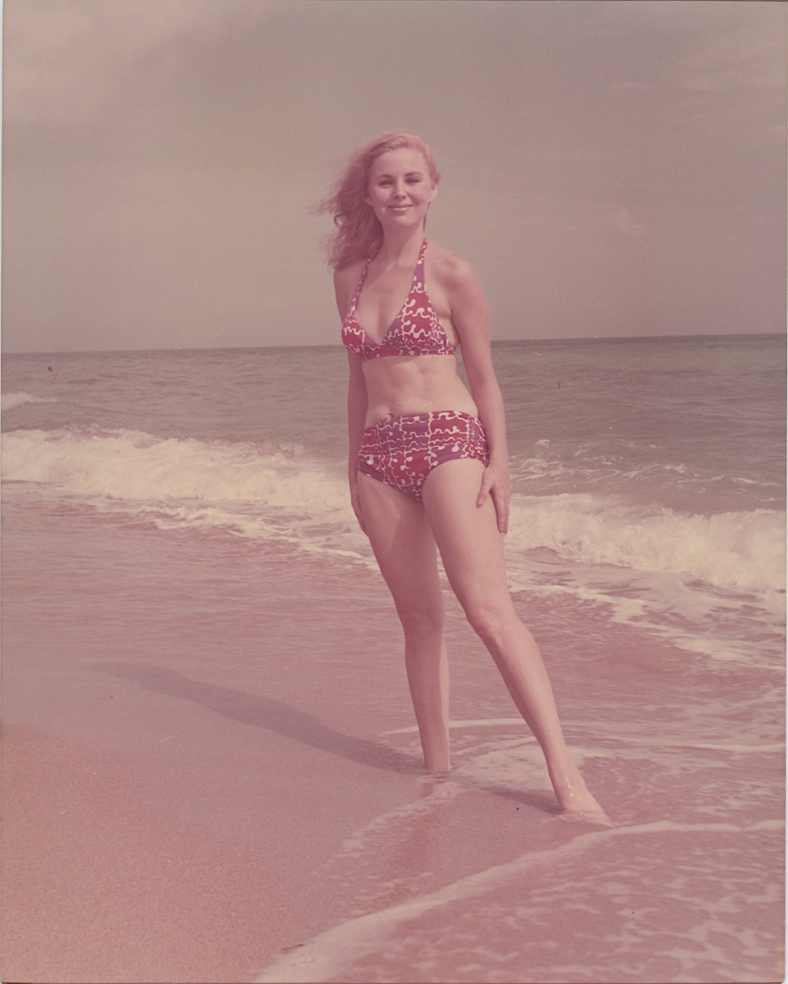 Vintage Photo Pin Up on the Beach by BUNNY YEAGER: The provenance of this lot is from a collector in RI. The dimensions are Approx. 10" x 8". THIS IS A RESERVE AUCTION, and the final price will include a Buyer?s Premium. Please, view our full terms an