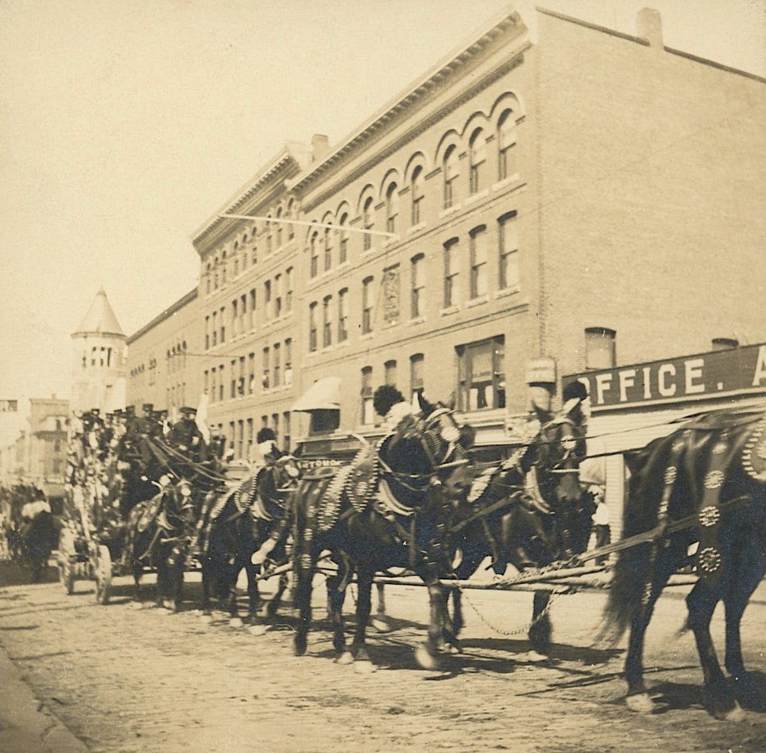 Antique Cabinet Photo FUNERAL? CARRIAGE IN NYC (1 of 3)