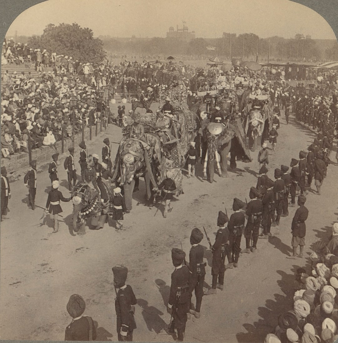 Antique Real Photo Stereoview Photo India: The provenance of this item is the forgotten (for many years) inventories of Artelisted. The stereoviews constitute wonderful testimonies of past time that tend to be unique. They were highly selected