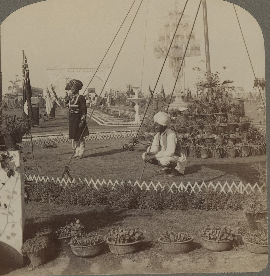 Antique Real Photo Stereoview Photo India: The provenance of this item is the forgotten (for many years) inventories of Artelisted. The stereoviews constitute wonderful testimonies of past time that tend to be unique. They were highly selected