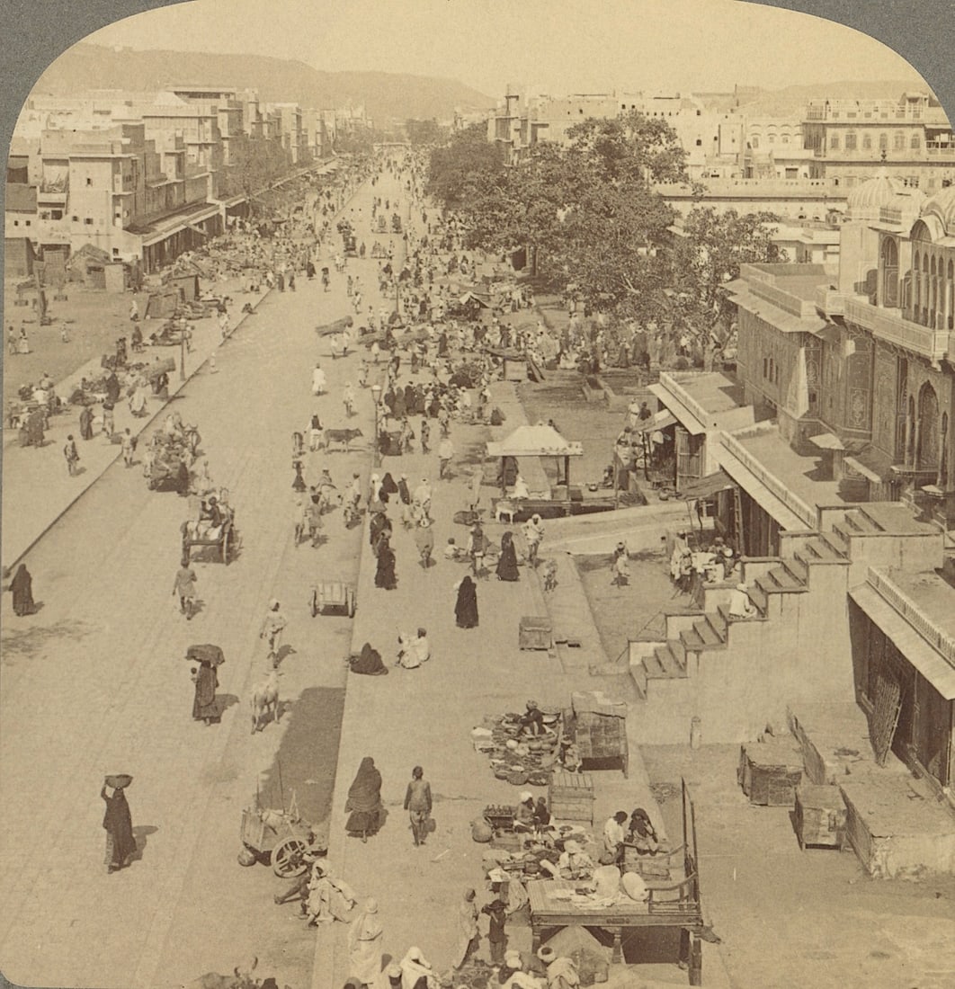 Antique Real Photo Stereoview Photo Jaipur, India: The provenance of this item is the forgotten (for many years) inventories of Artelisted. The stereoviews constitute wonderful testimonies of past time that tend to be unique. They were highly selected
