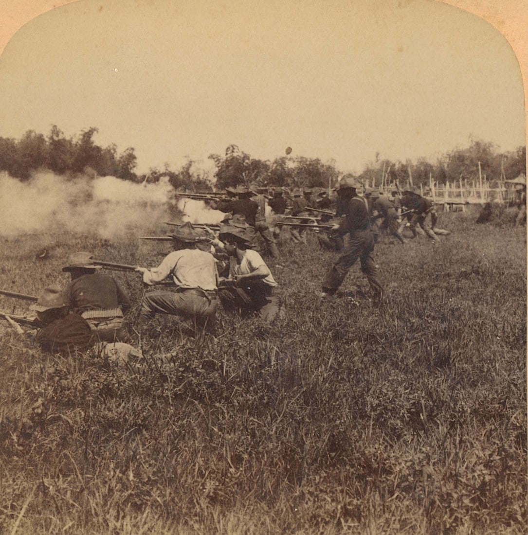Antique Real Photo Stereoview Photo Philippine-American War: The provenance of this item is the forgotten (for many years) inventories of Artelisted. The stereoviews constitute wonderful testimonies of past time that tend to be unique. They were highly selected