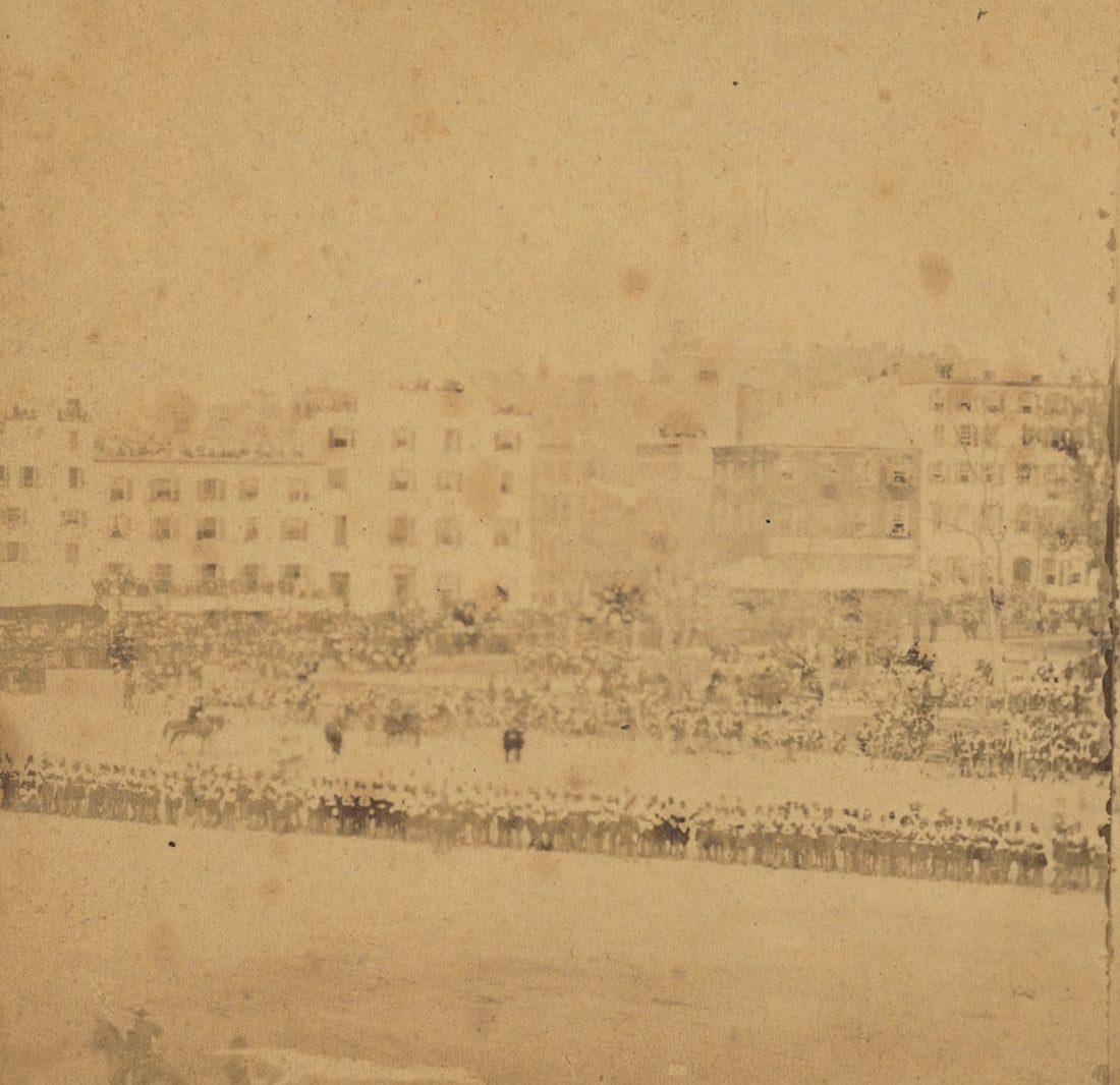 Antique Real Photo Stereoview Photo NYC: The provenance of this item is the forgotten (for many years) inventories of Artelisted. The stereoviews constitute wonderful testimonies of past time that tend to be unique. They were highly selected