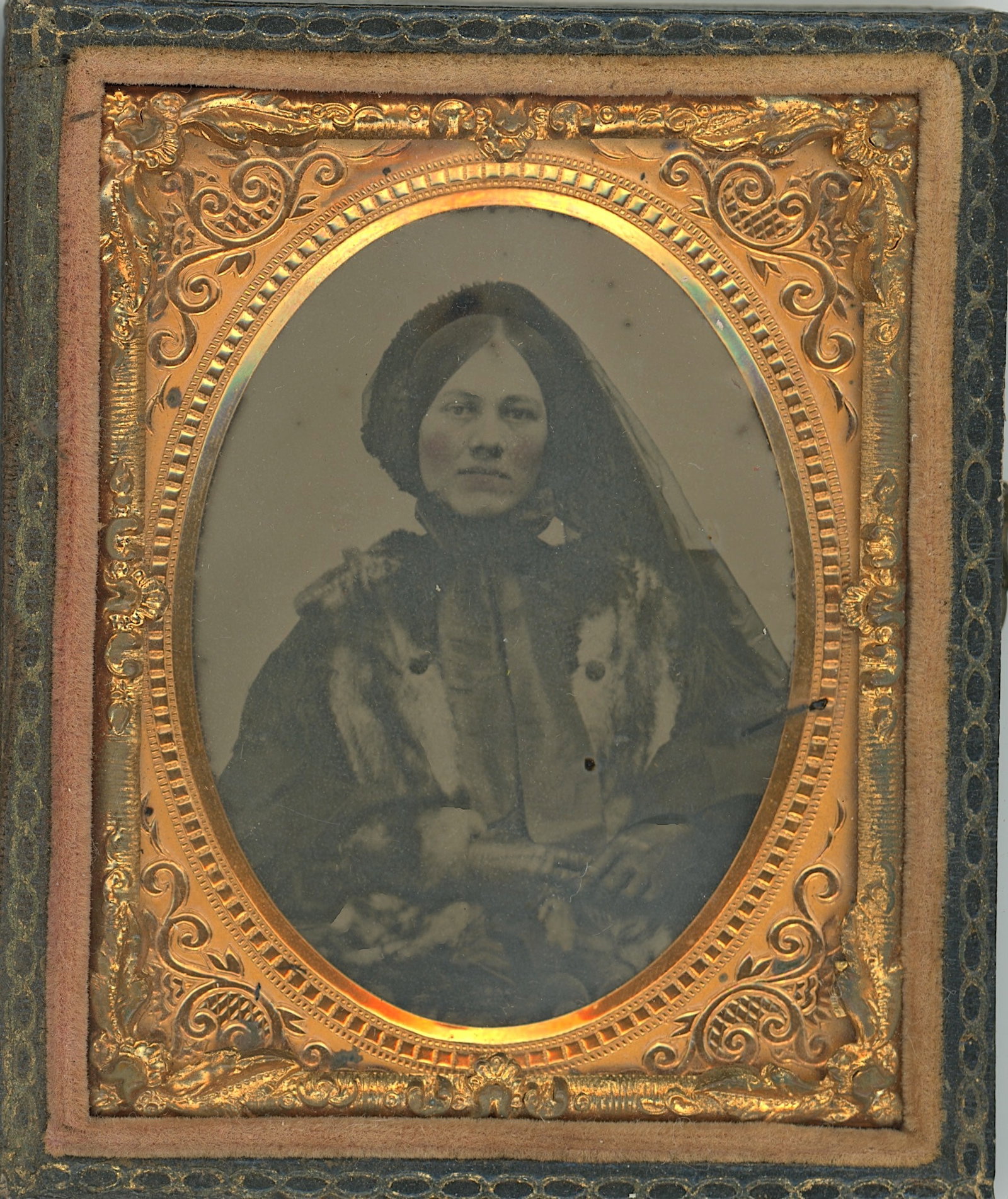 Antique Civil War Era Portrait Woman: This photograph was part of the estate of a deceased collector in GA. This collection includes a very interesting group of tintypes, daguerrotypes and CDVs mainly from the American Civil War Era. The 
