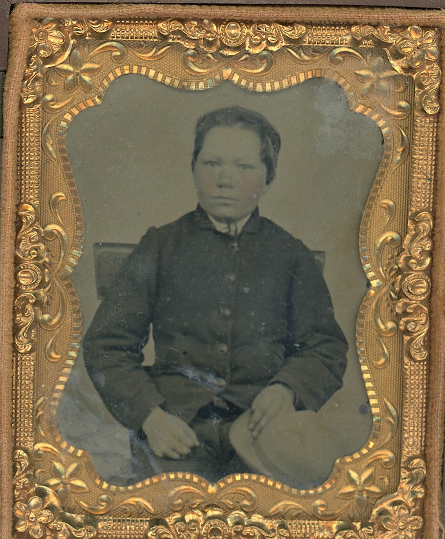 Antique Civil War Tintype Soldier in Thermoplastic Case (1 of 3)