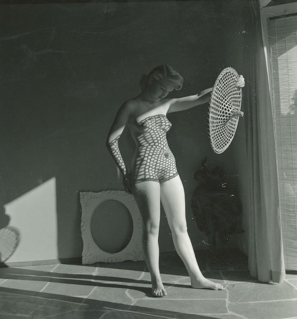 ANDR? DE DIENES Vintage Photo 1950s-1960s Nude Study: The provenance of this photo is from the archives of notable photographer Andr? de Dienes. The dimensions are Approx. 2" x 2.25" (variances can occur). This black and white gelatin photo was printed i
