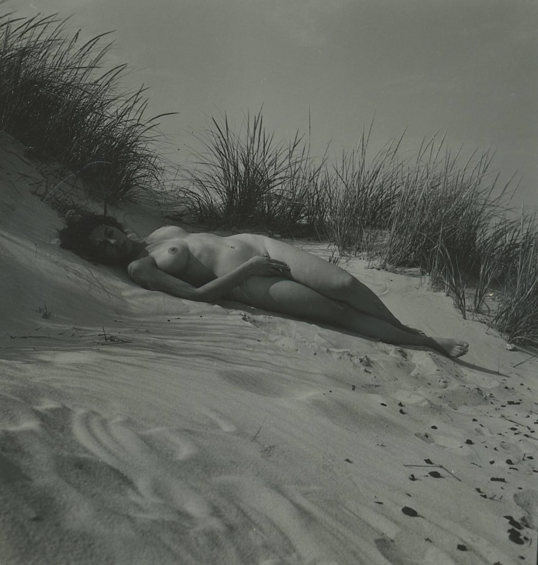 ANDR? DE DIENES Vintage Photo 1950s-1960s Nude Study: The provenance of this photo is from the archives of notable photographer Andr? de Dienes. The dimensions are Approx. 2" x 2.25" (variances can occur). This black and white gelatin photo was printed i